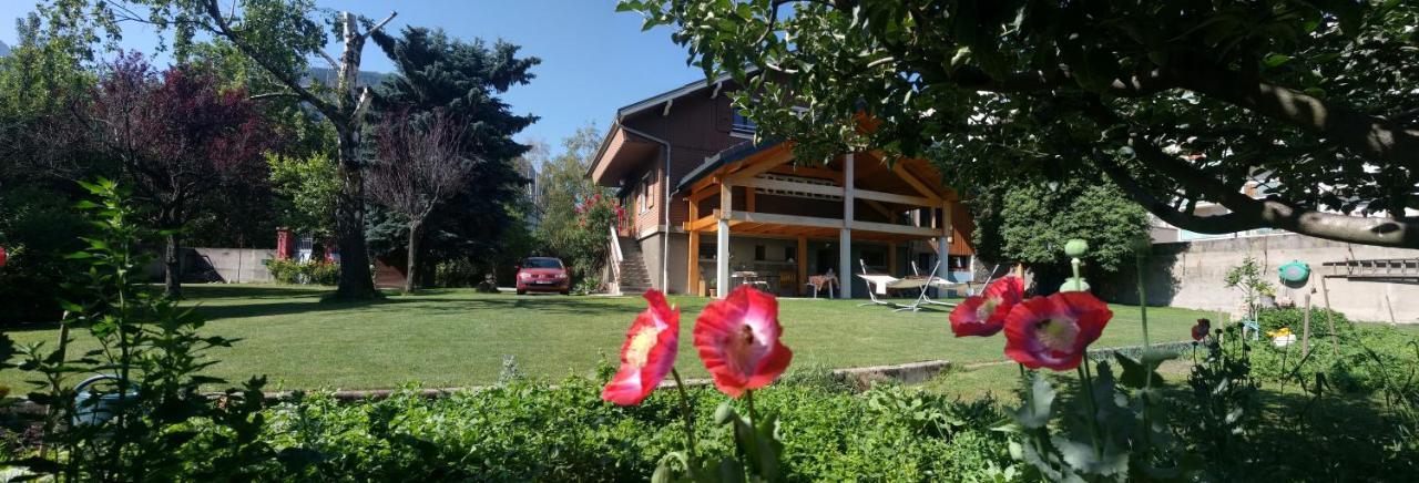 Chalet Les Cols - Chambres avec terrasse&jardin - proche de la nouvelle gare Saint-Jean-de-Maurienne Extérieur photo