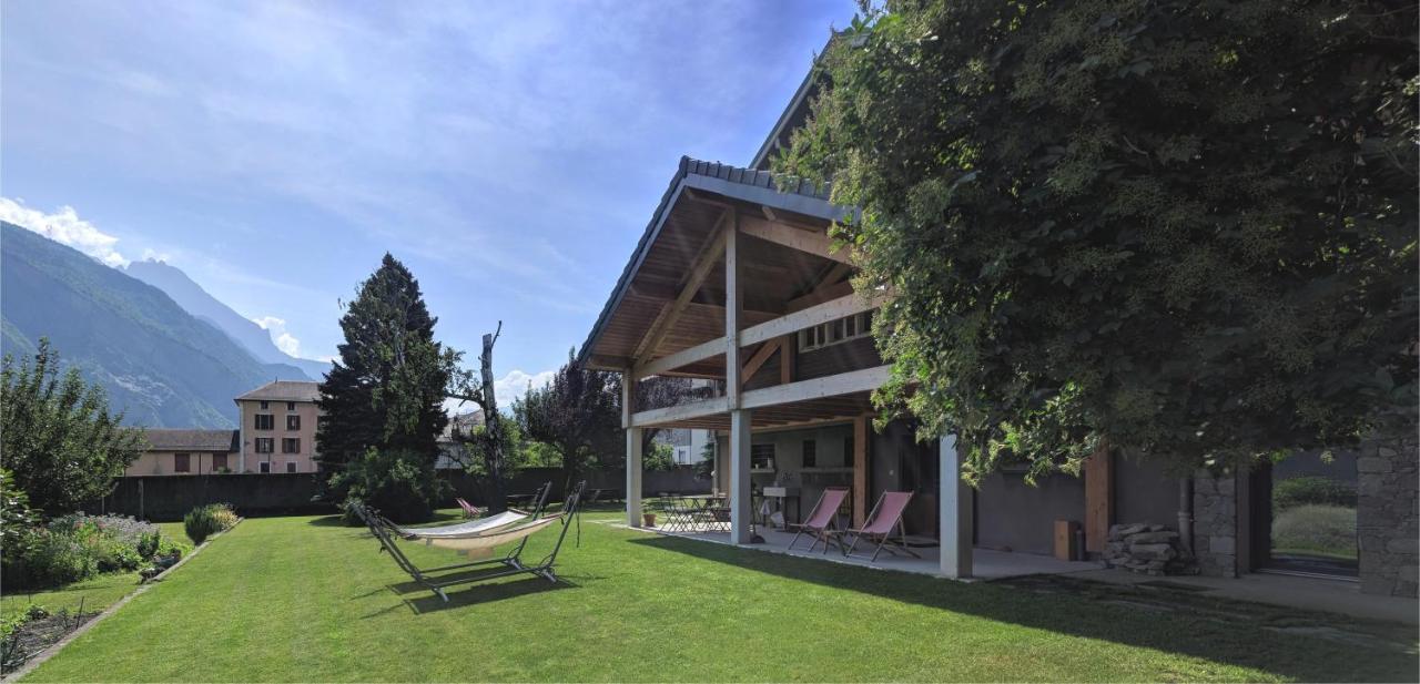 Chalet Les Cols - Chambres avec terrasse&jardin - proche de la nouvelle gare Saint-Jean-de-Maurienne Extérieur photo