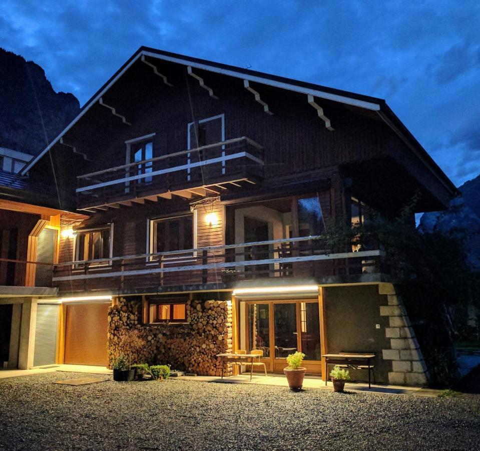 Chalet Les Cols - Chambres avec terrasse&jardin - proche de la nouvelle gare Saint-Jean-de-Maurienne Extérieur photo