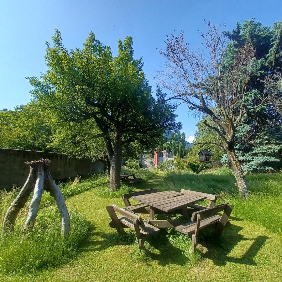 Chalet Les Cols - Chambres avec terrasse&jardin - proche de la nouvelle gare Saint-Jean-de-Maurienne Extérieur photo